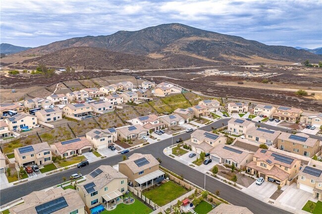 Building Photo - 33063 Table Rock Dr