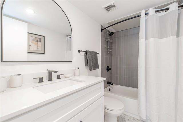 Building Photo - 606 N Marsalis Ave