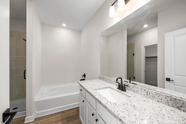 Building Photo - 3052 Sorrento Hl Dr
