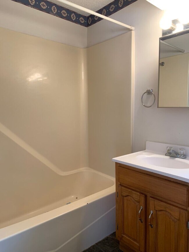 Building Photo - Cozy Home Minutes From Downtown Waynesville