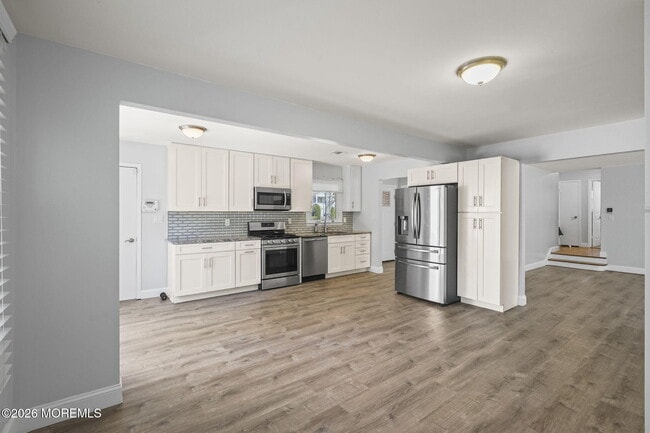 Building Photo - 6 Rockwell Cir