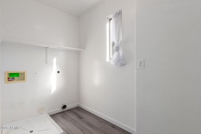 Building Photo - 11023 W Loma Ln