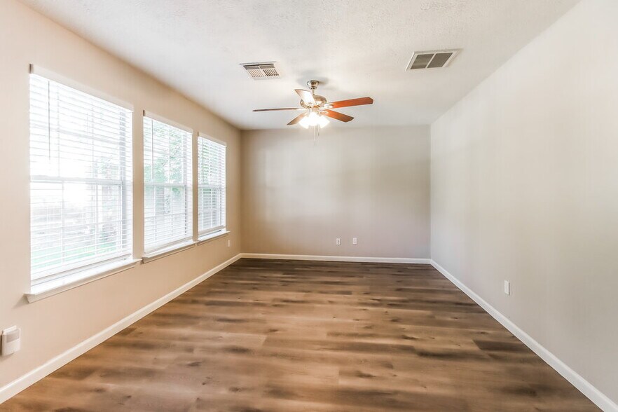 Building Photo - 18105 Red Pine Ct