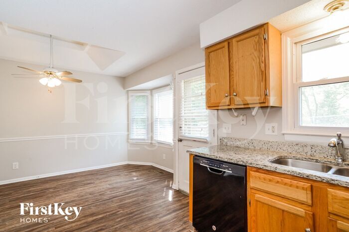 Building Photo - 7305 NW 76 Pl