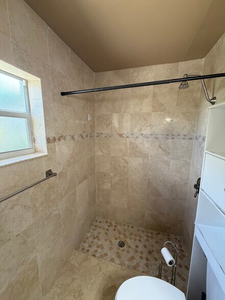 Building Photo - 19323 Carolina Cir