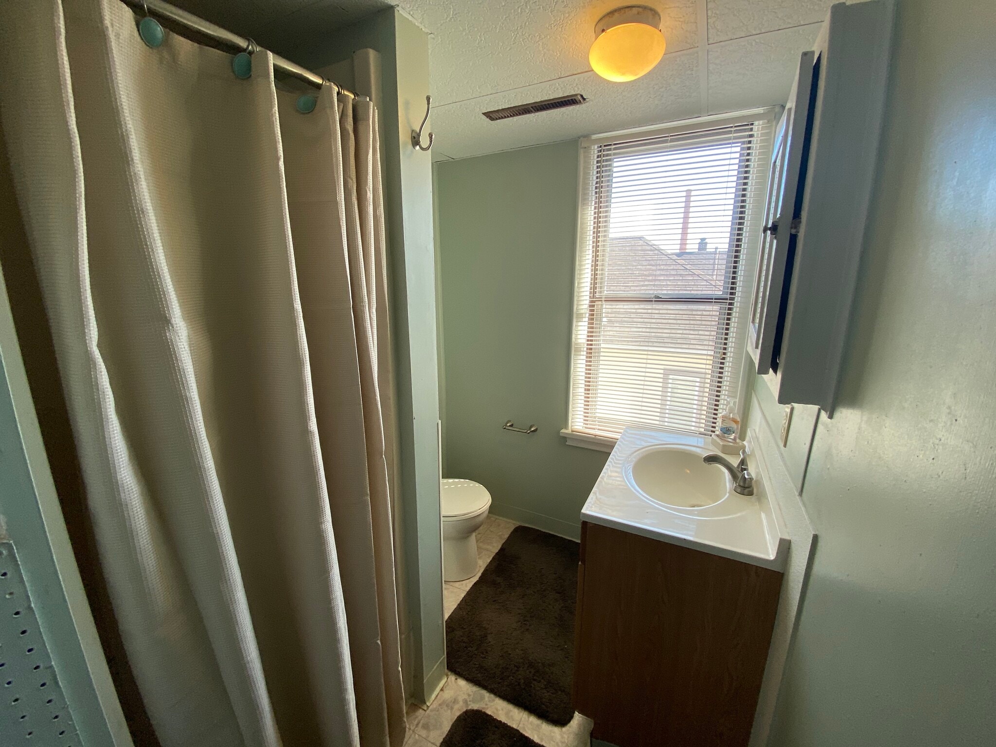 Building Photo - 412 W 14th St