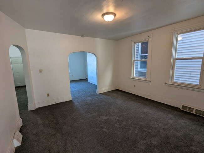 Building Photo - 3 Bedroom 1 Bathroom Single Family Home wi...