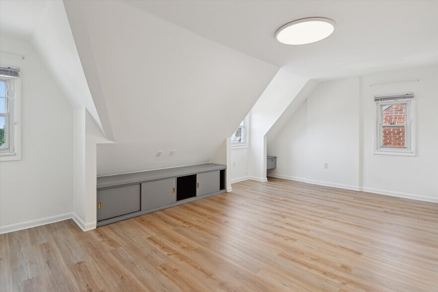 Building Photo - 4125 Tuxey Ave