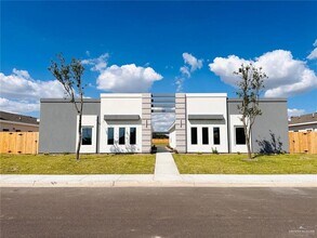 Building Photo - 15 E Walnut Ave