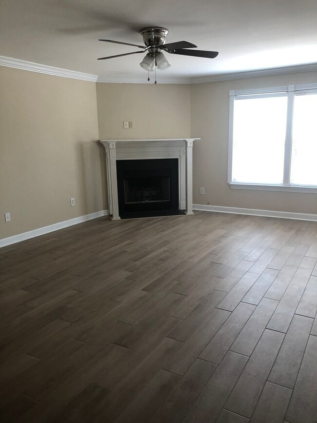 Building Photo - Beautiful 4-Bedroom,2.5-Baths with Two Car...