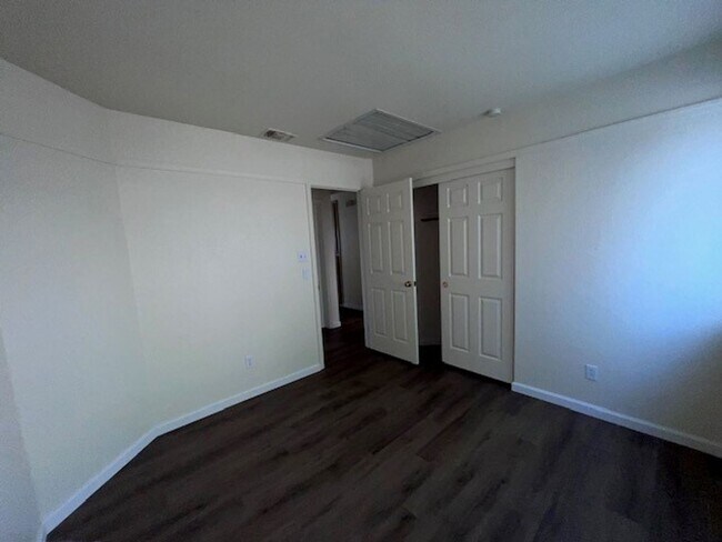 Building Photo - 8848 Hiddenspring Way
