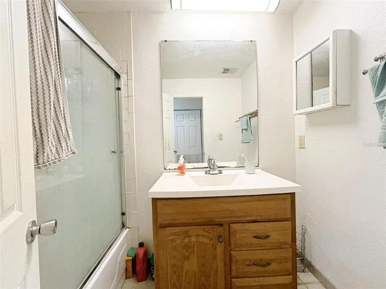 Building Photo - 2811 SW Archer Rd