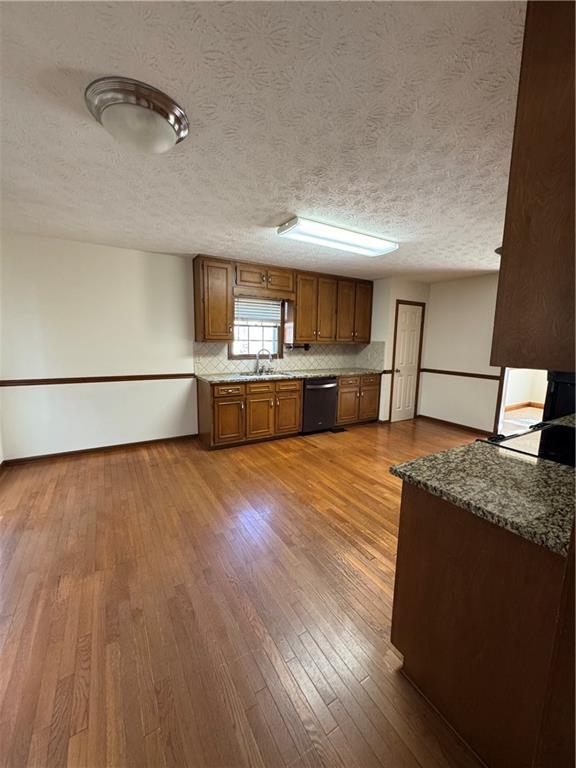 Building Photo - 910 Thousand Oaks Dr