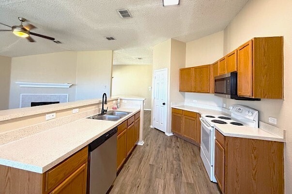 Building Photo - 4 bedroom 2 bath home available for the New Year