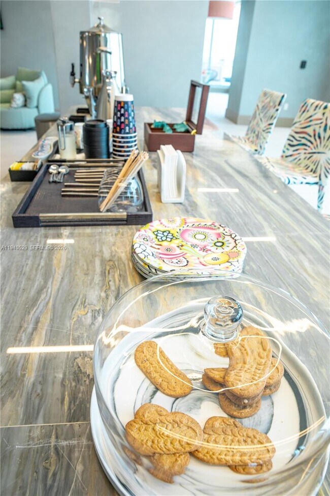 Building Photo - 700 NE 26th Terrace