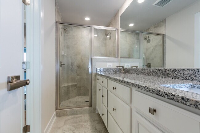 Building Photo - Elegant Townhome Living Near Herndon Conveniences