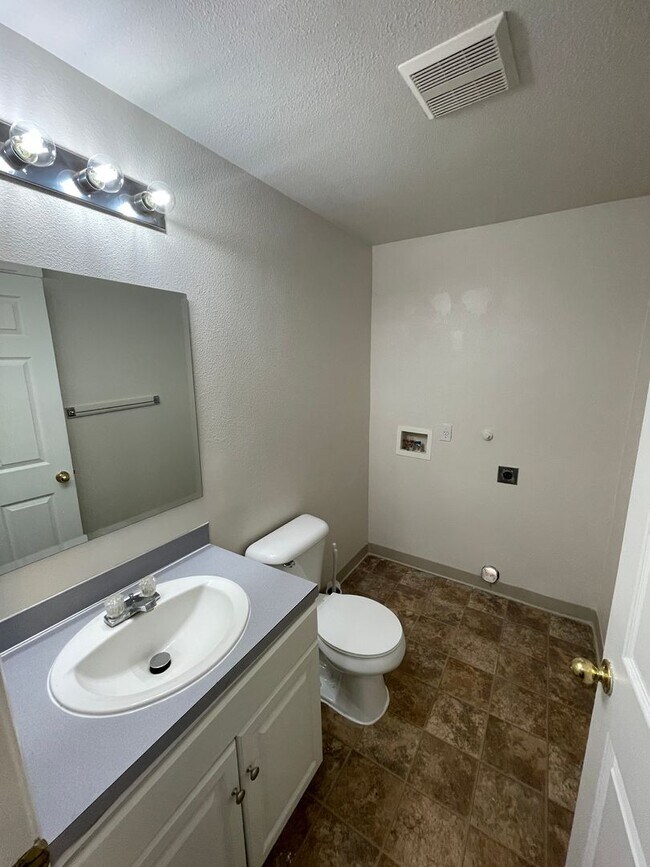Building Photo - 315