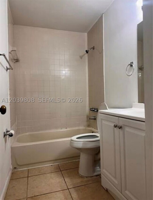 Building Photo - 819 NE 214th Ln