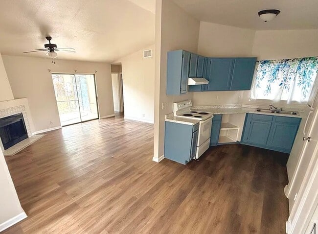 Building Photo - 8425 Dixon Ridge Dr