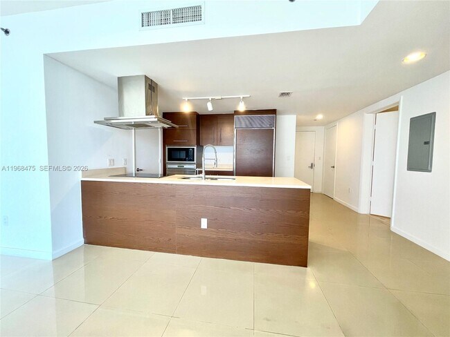 Building Photo - 495 Brickell Ave