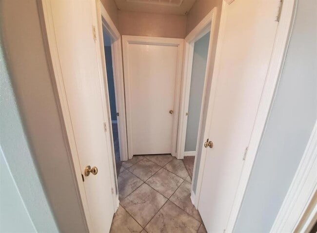 Building Photo - 14927 Diamond Way