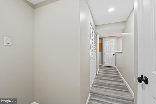 Building Photo - 9409 Mirror Pond Dr
