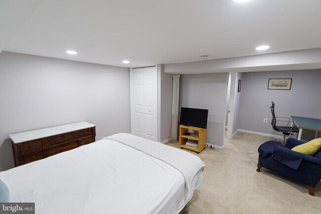 Building Photo - 1113 Clifton St NW