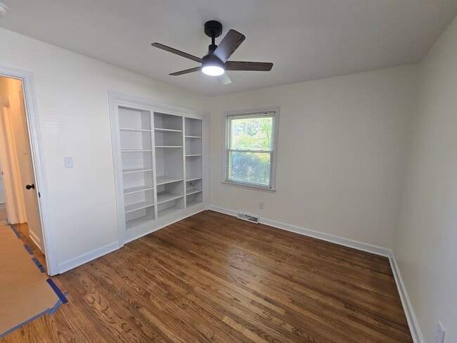 Building Photo - NEW LISTING!!!!!