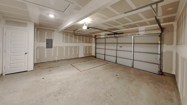 Building Photo - A Nice 4 Bed 2 Bath Home in Mustang School...