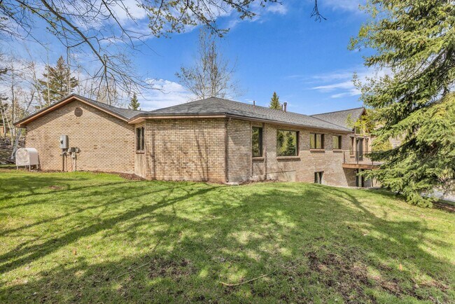 Building Photo - Pinebrook Luxury Remodeled Home