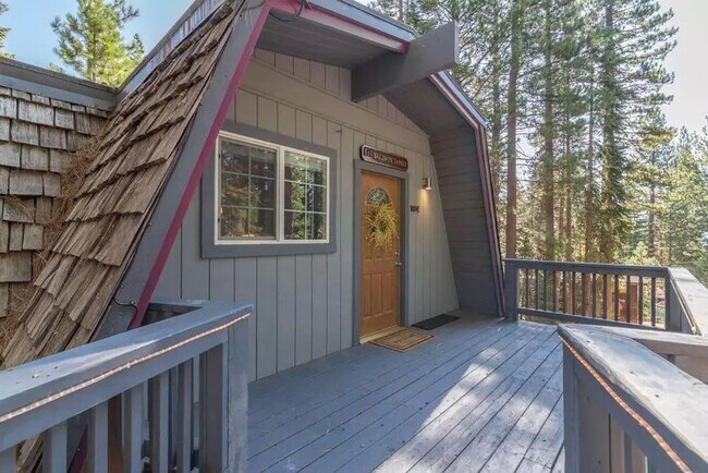 Building Photo - SEASONAL LEASE: "Ski Bird's Paradise"