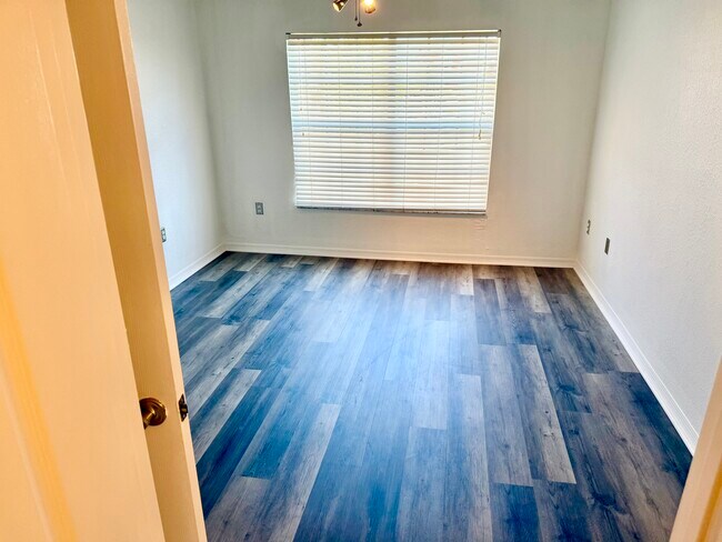 Building Photo - 10552 Windsor Lake Ct