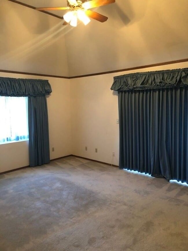 Building Photo - Spacious 4 bedroom 3 bath home in Folsom