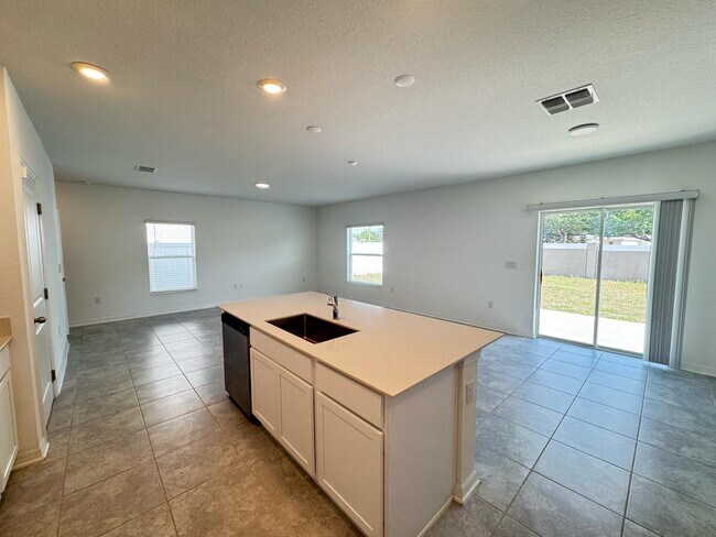 Building Photo - Single Family 4 Bedroom Home for Rent
