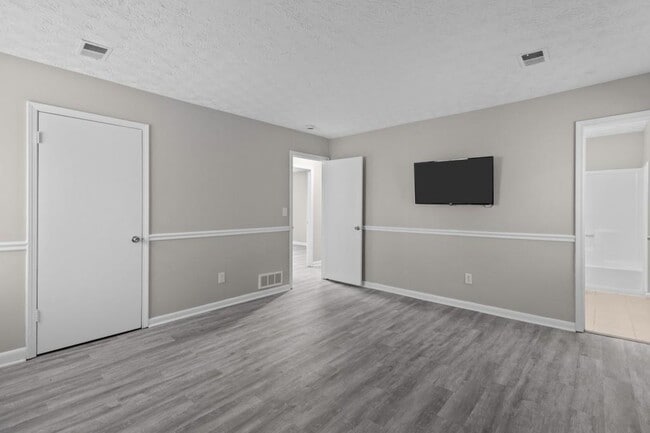 Building Photo - 1042 Mainstreet Lake Dr