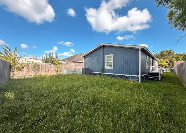 Building Photo - 9507 Klondike St