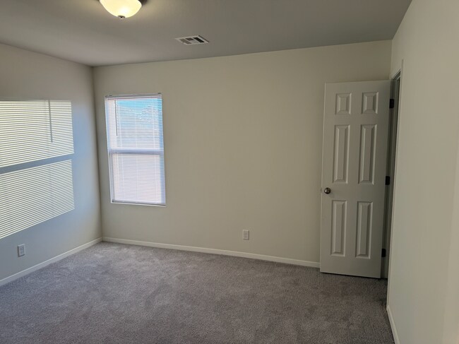 Building Photo - 1216 W Duncan Rd