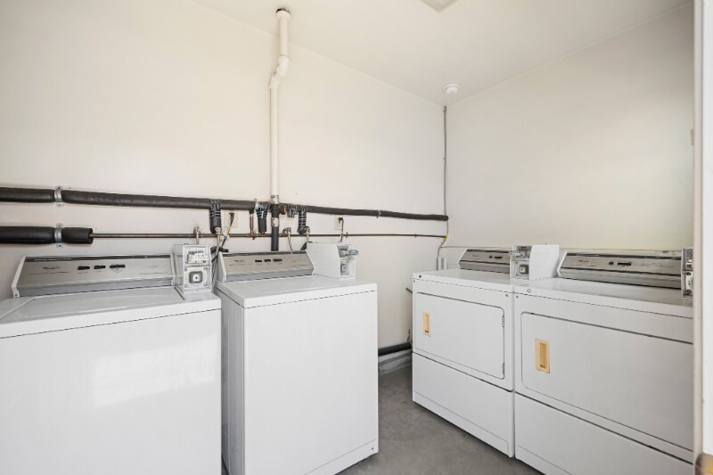 Building Photo - 623 E Chevy Chase Dr