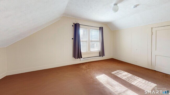 Building Photo - 17 Landin St