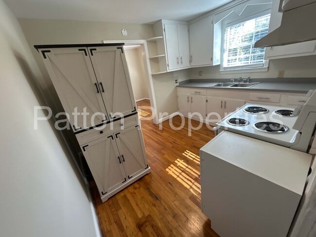 Building Photo - West Columbia Home