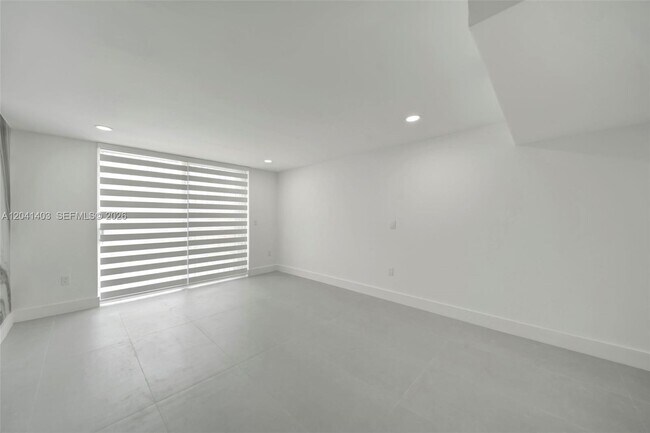Building Photo - 1083 W 38th St