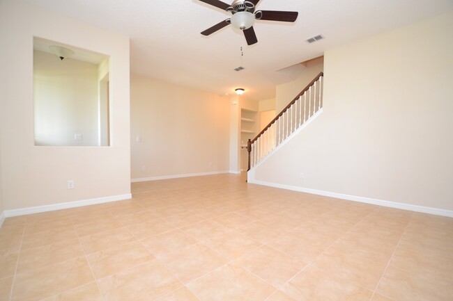 Building Photo - Gorgeous Lake View 3 BR 2.5 bath Luxury To...
