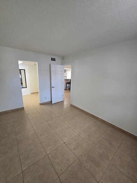 Building Photo - 8302 Bardmoor Blvd