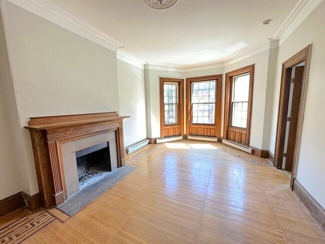 Building Photo - 32 Gloucester St