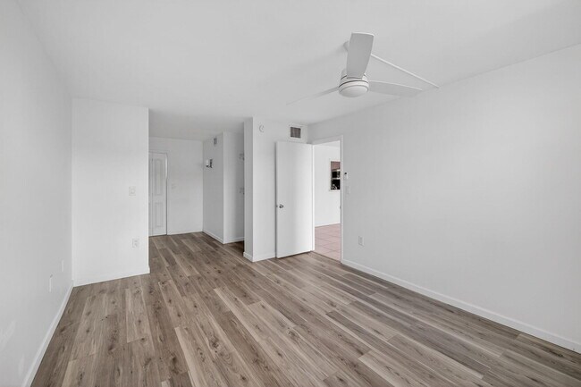 Building Photo - 3550 NE 169th St