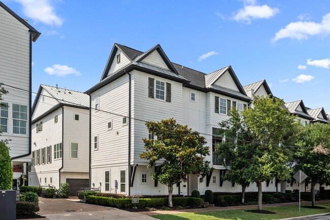 Building Photo - 816 Ennis St