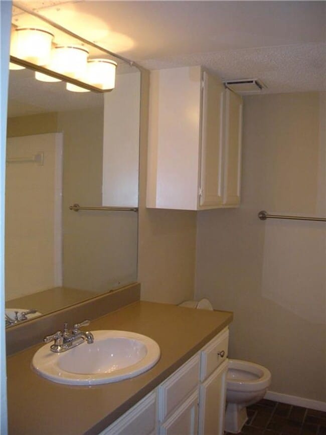 Building Photo - K036 - Palmetto #302