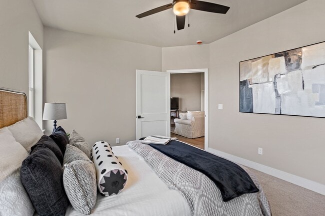 Building Photo - West Valley Luxury Townhome
