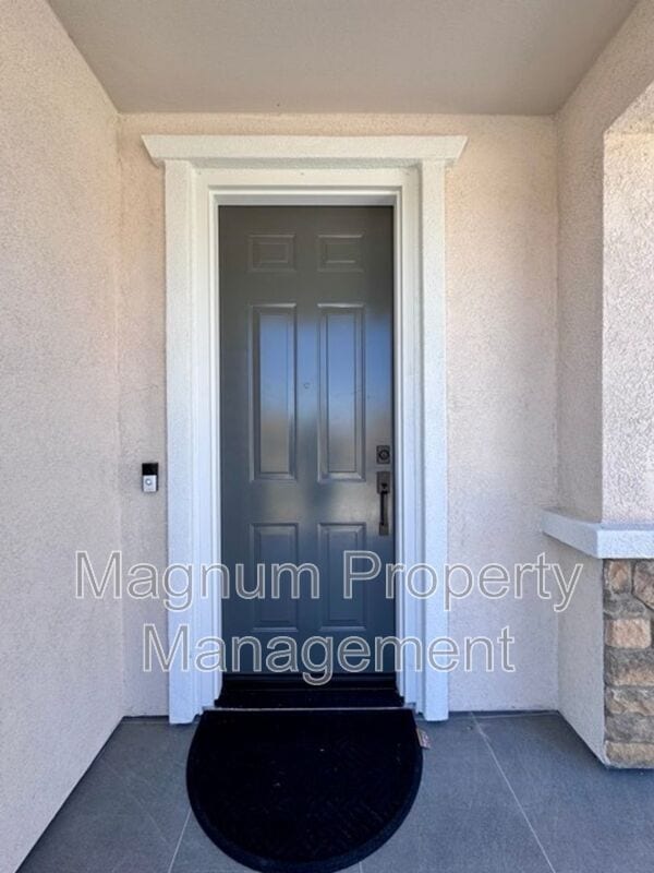 Building Photo - 25061 River Peak Dr