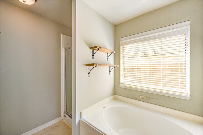 Building Photo - 9822 Memorial Crossing Dr